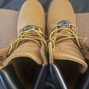 Men’s construction boots
